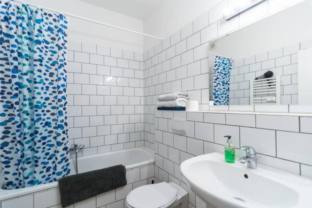 Apartment 3 Schlafzimmer-2 Bäder- Bis Zu 7 Gäste Düsseldorf